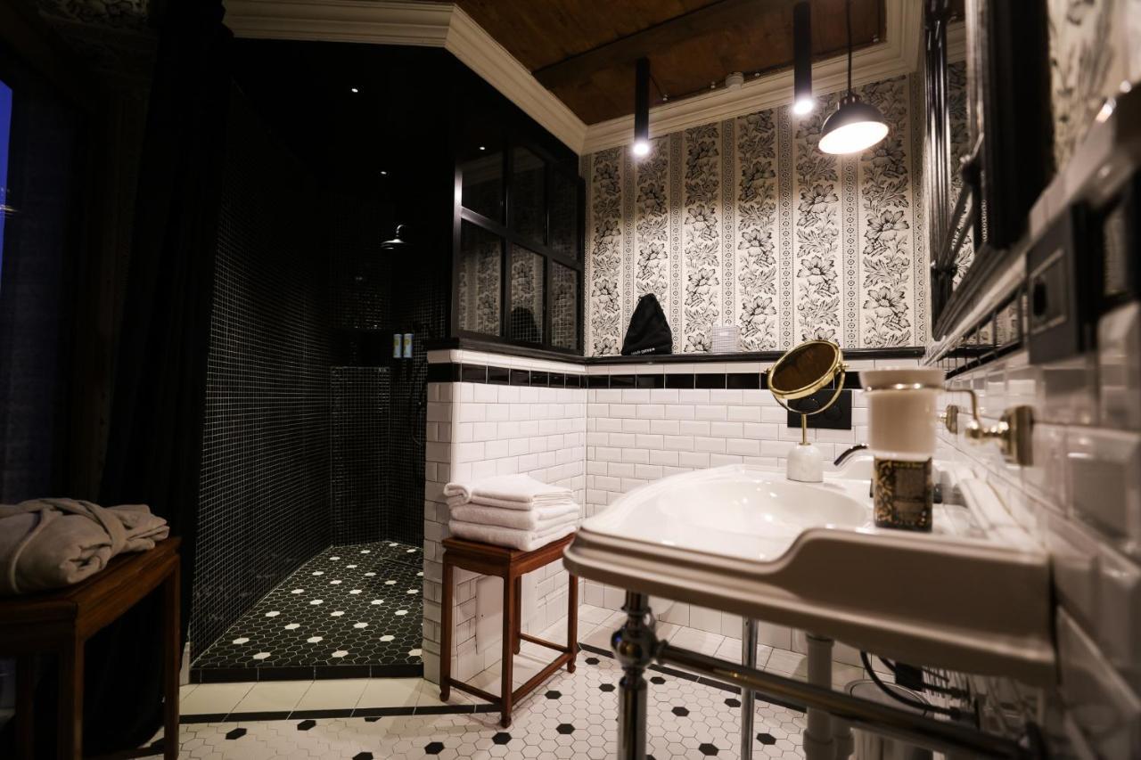 La Piazzetta Degli Artisti - Boutique B&B Bossolasco Bagian luar foto