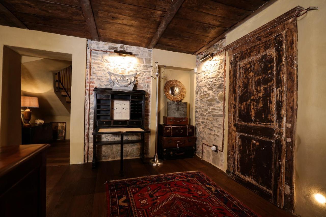 La Piazzetta Degli Artisti - Boutique B&B Bossolasco Bagian luar foto