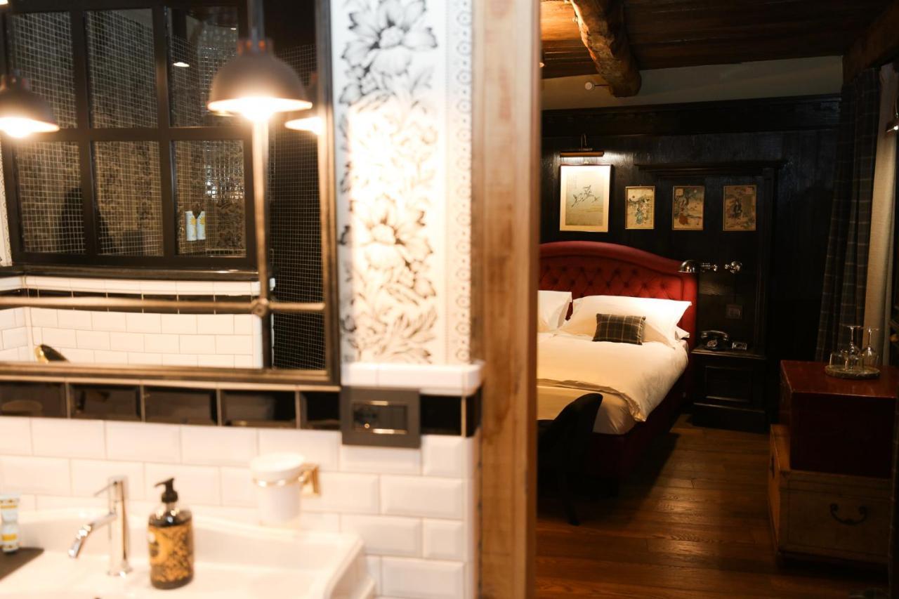 La Piazzetta Degli Artisti - Boutique B&B Bossolasco Bagian luar foto