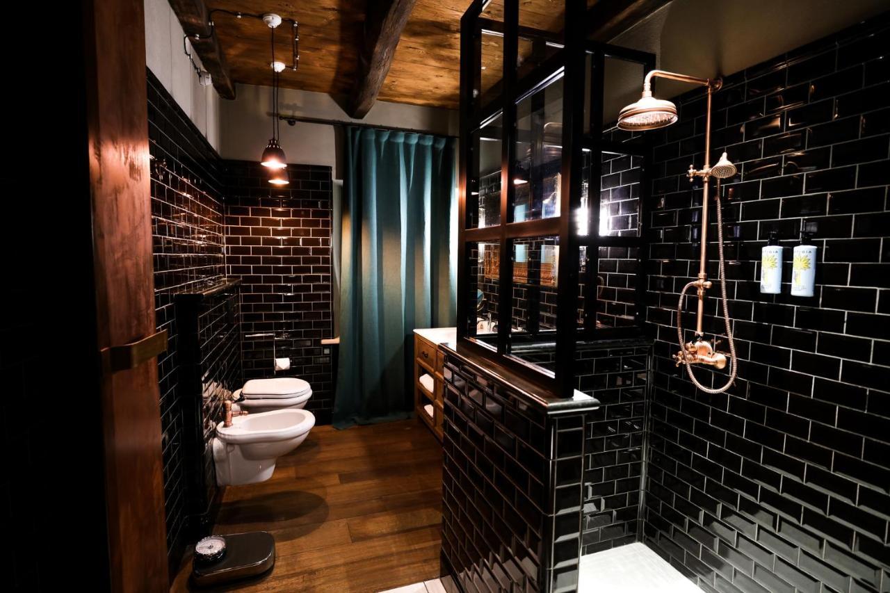 La Piazzetta Degli Artisti - Boutique B&B Bossolasco Bagian luar foto