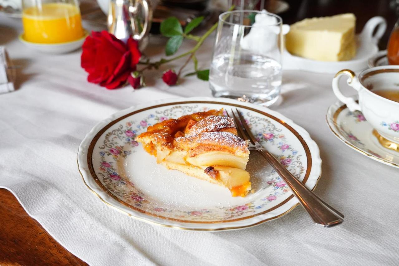 La Piazzetta Degli Artisti - Boutique B&B Bossolasco Bagian luar foto