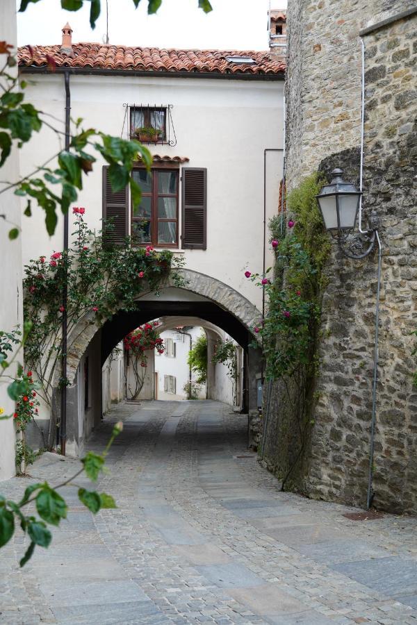 La Piazzetta Degli Artisti - Boutique B&B Bossolasco Bagian luar foto